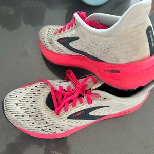 Brooks- Hyperion size 8.5